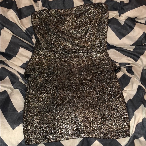 Dress - Picture 1 of 3